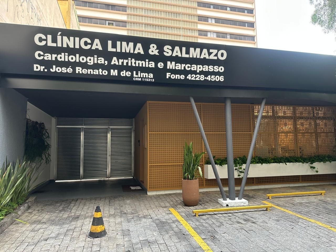 Dra. Karen Priscilla Bruzzamolino Teixeira