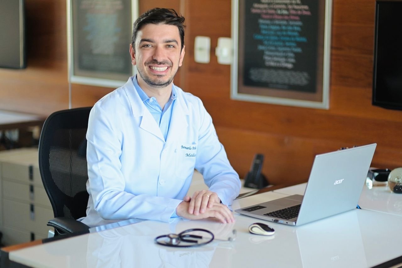 Dr. Bernardo Ávila Maia