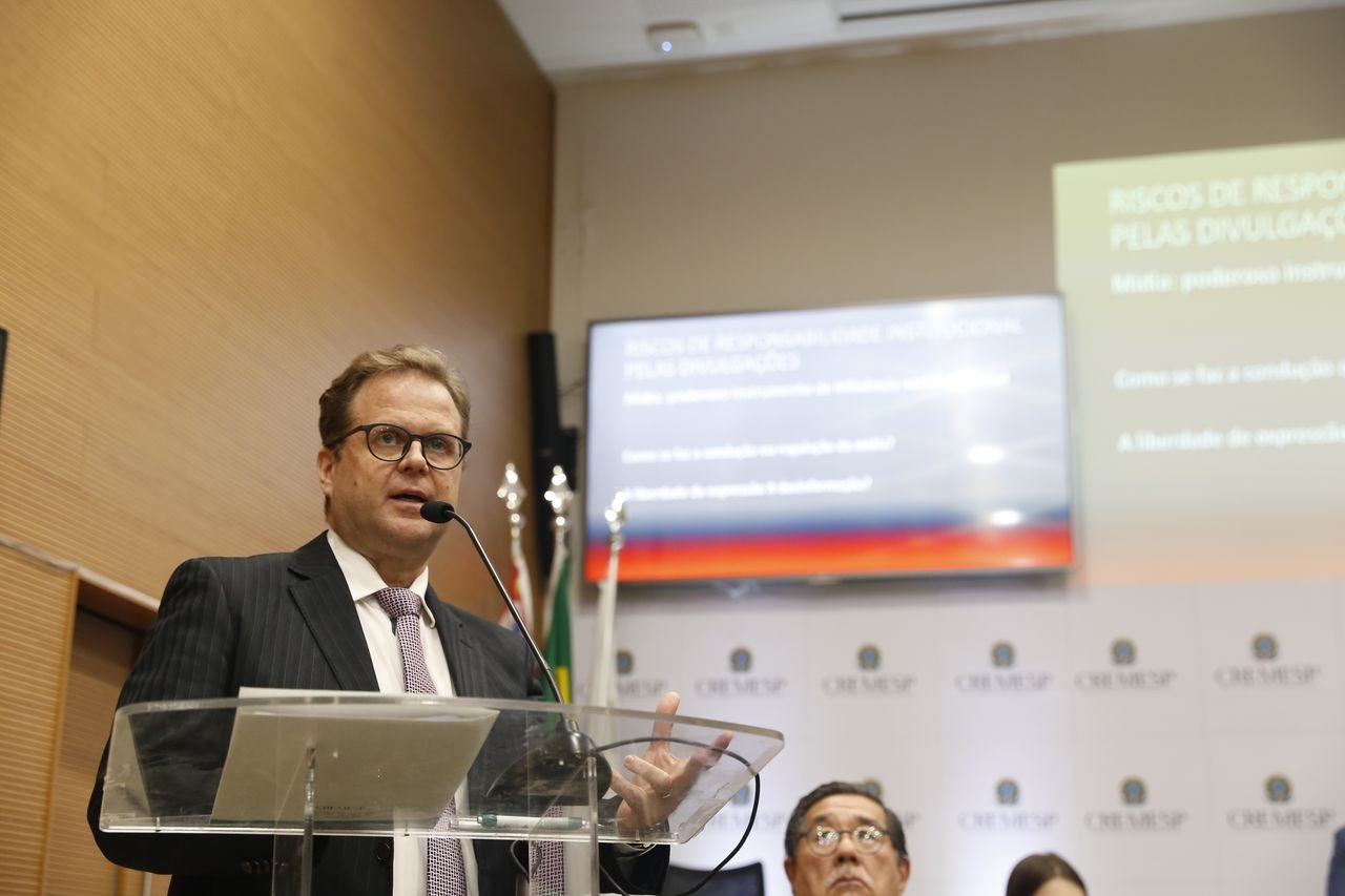 Dr. Érico Pampado Di Santis