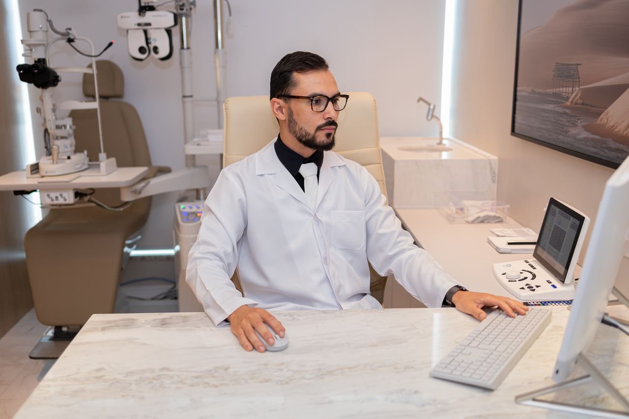 Dr. Douglas Aquino