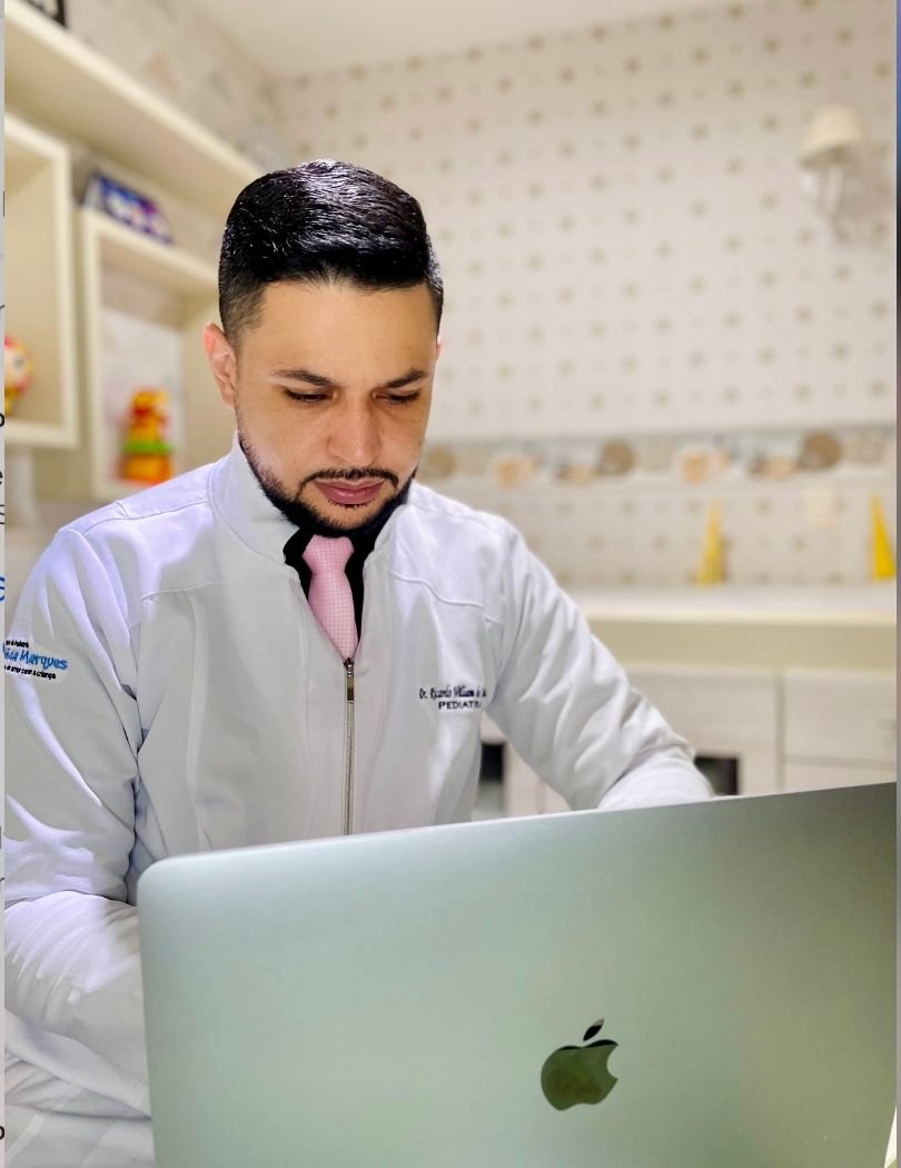 Dr. Ricardo William