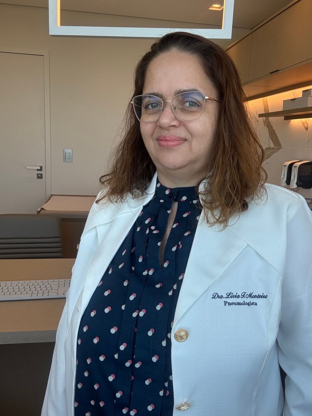 Dra. Lívia Fernandes Monteiro