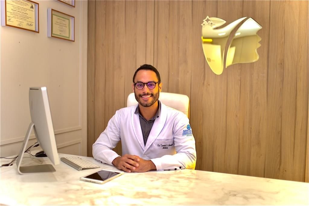 Dr. Daniel Mendes