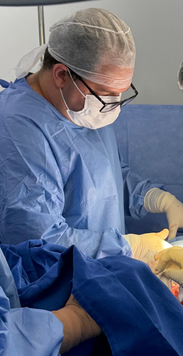 Dr. Vitor Estenio Alves Cordeiro