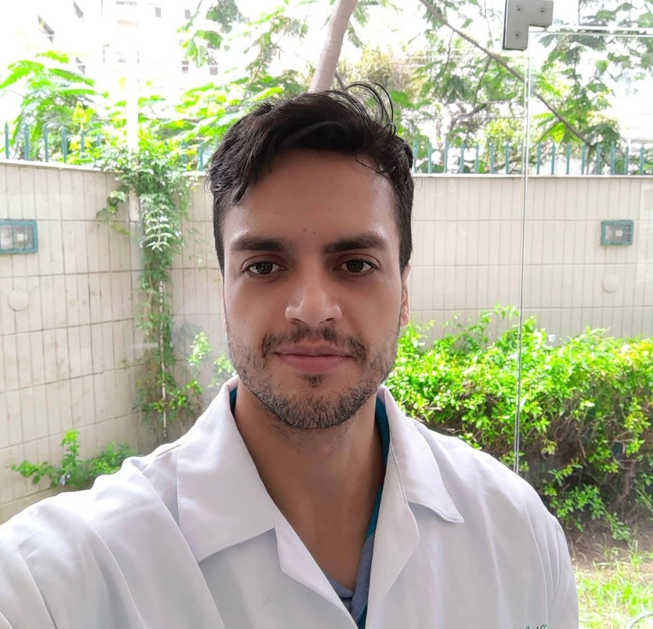 Dr. Gustavo Guillen