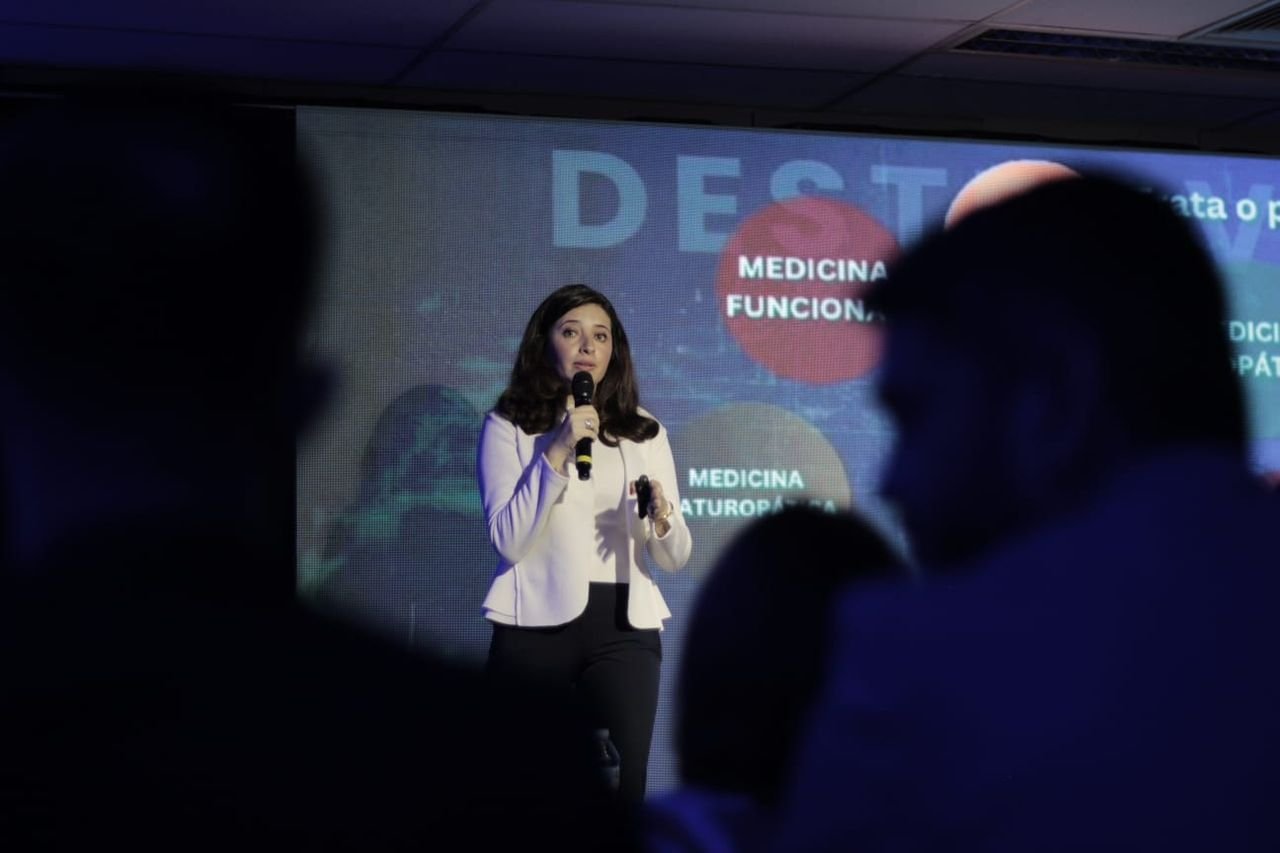 Dra. Paula Cícero