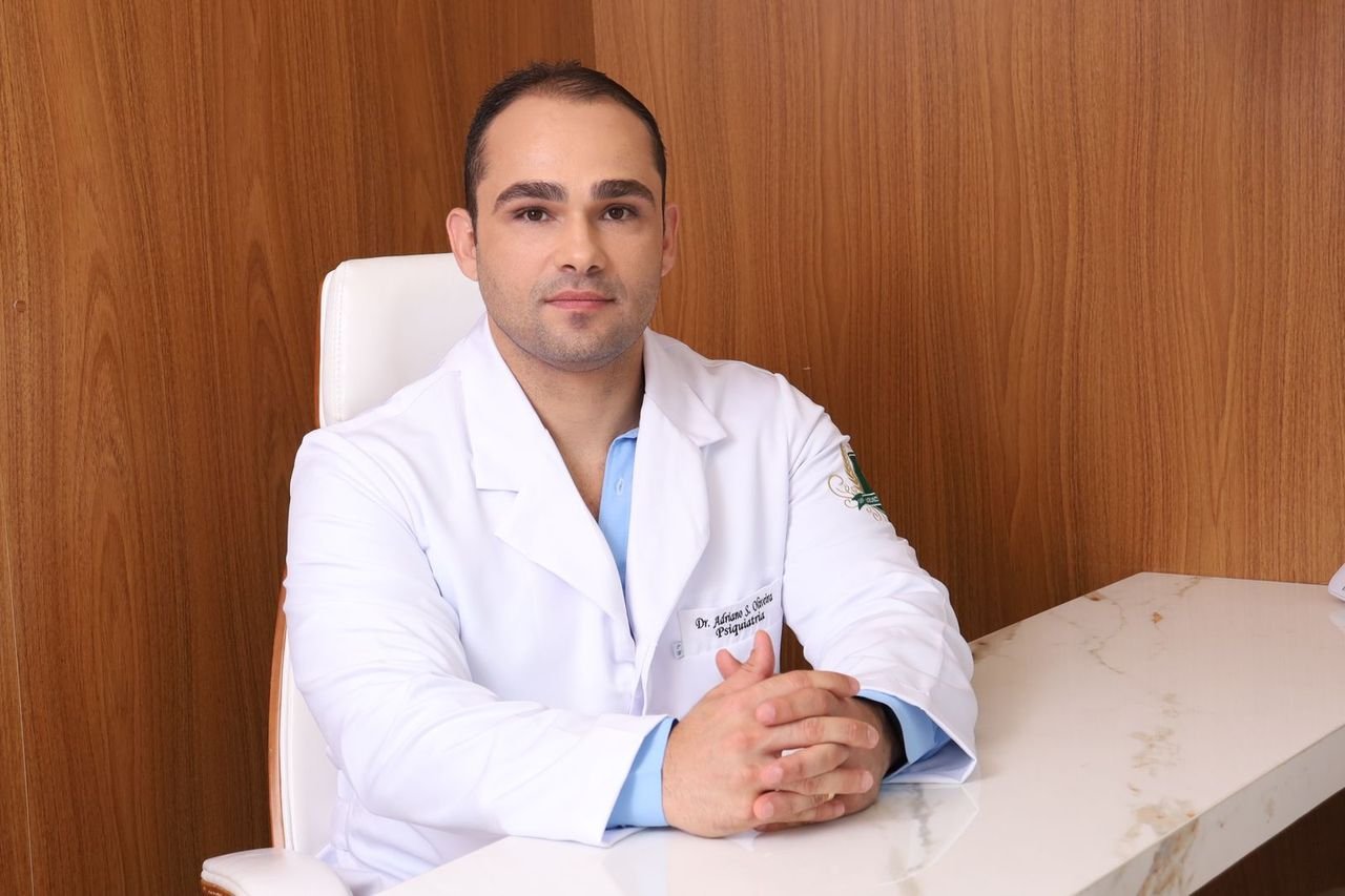 Dr. Adriano Silva Oliveira