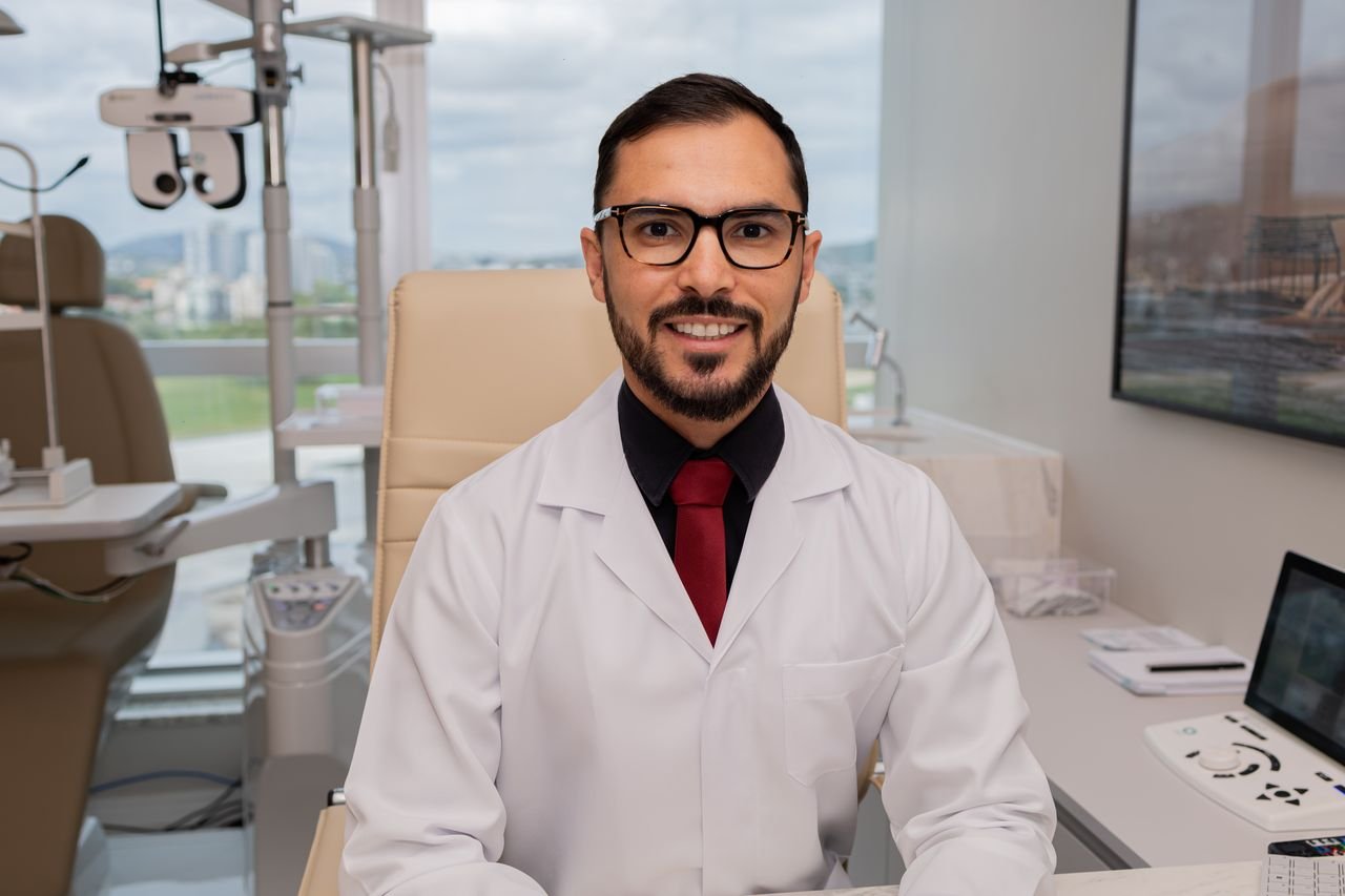 Dr. Douglas Aquino