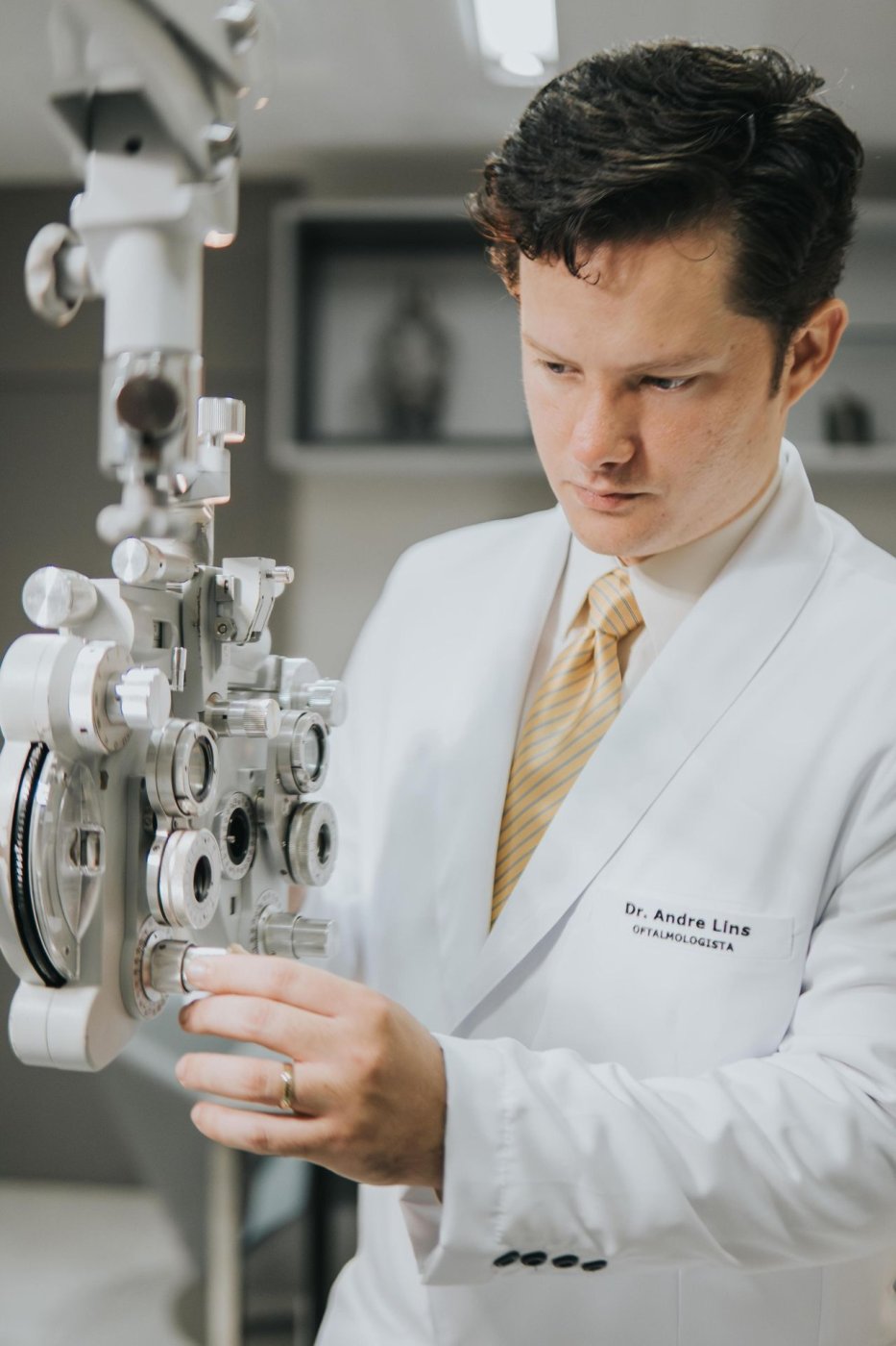 Dr. Andre Lins de Medeiros .