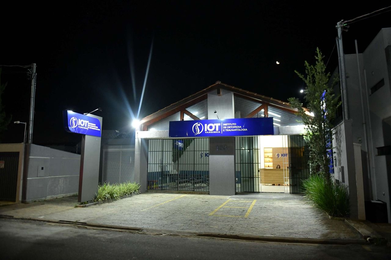 Dr. Marcio Cobra .
