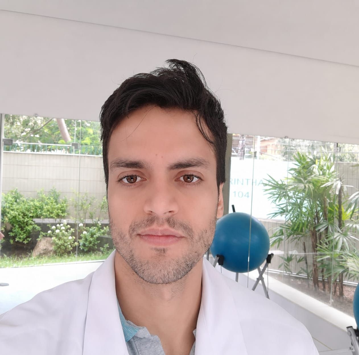 Dr. Gustavo Guillen