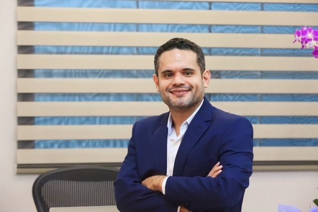 Dr. Carlos Severino