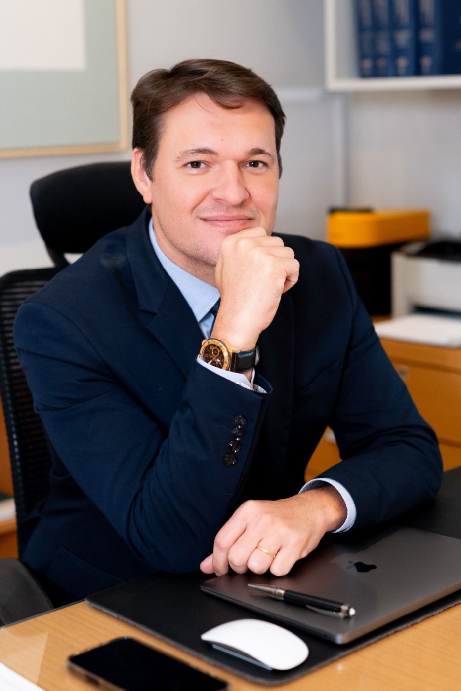 Dr. Roberto Oberg