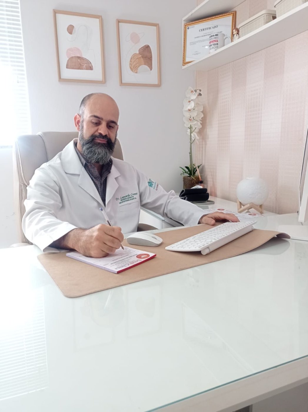 Dr. Leonardo David Crema Miranda