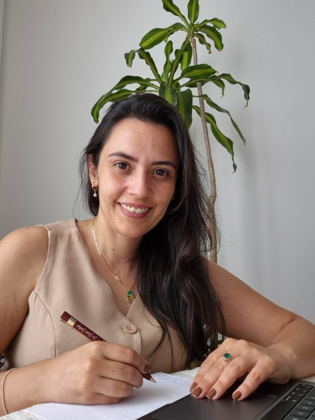 Dra. Juçara Santiago