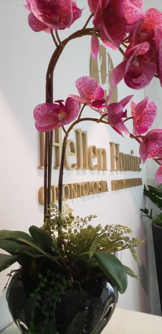 Dra. Hellen Regiane Essu Homine