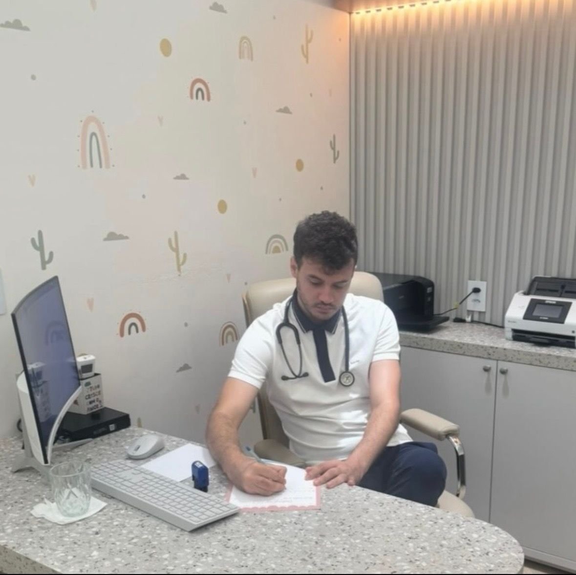 Dr. Gabriel Carvalho