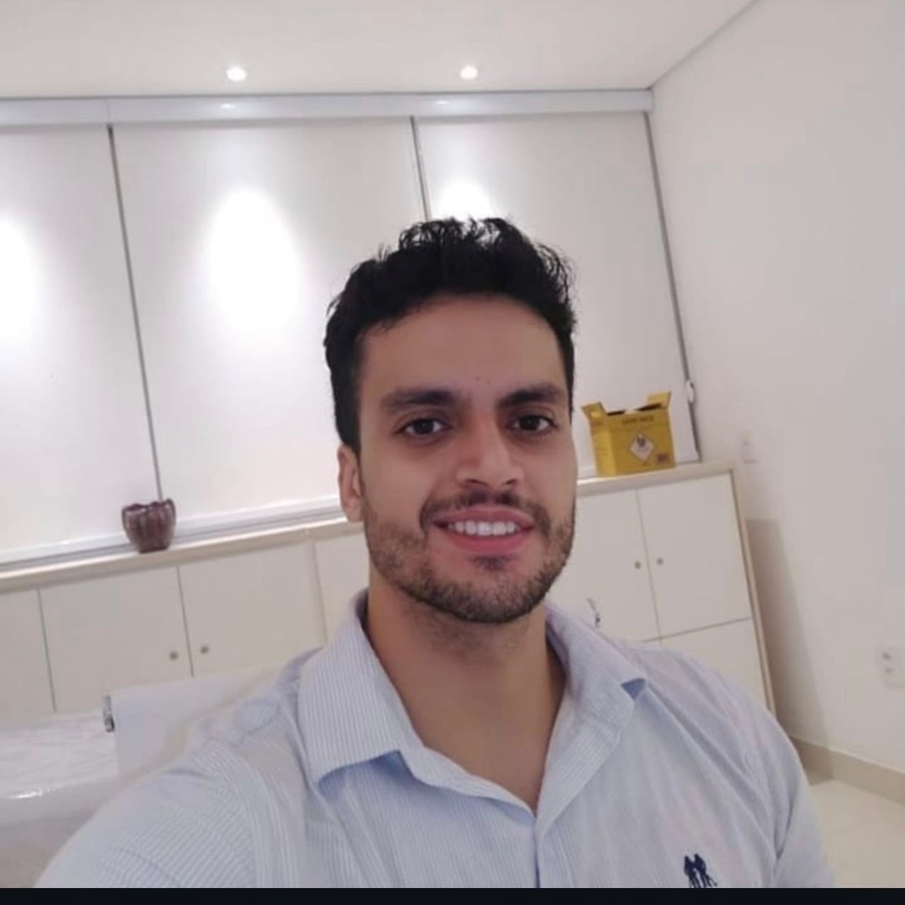 Dr. Gustavo Guillen