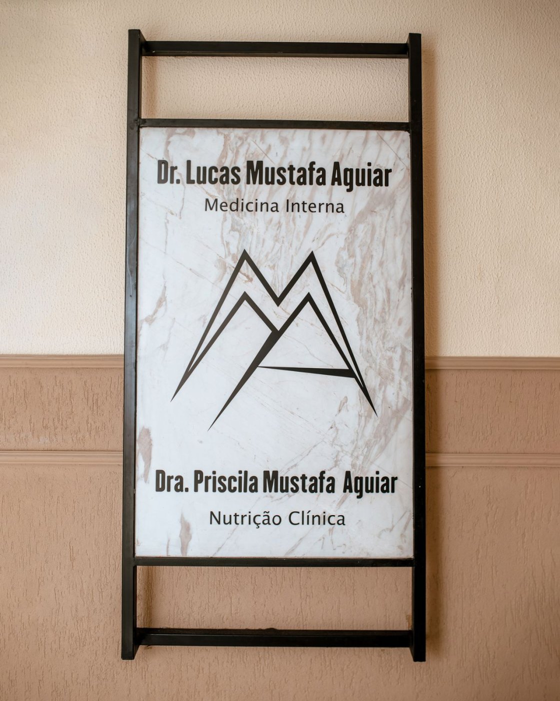 Dr. Lucas Mustafa