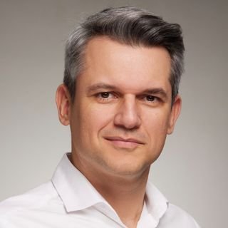 Dr. Marco Vinicius Fernandes