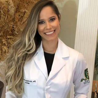 Dra. Julia Marques Veríssimo Silva
