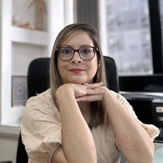 Dra. Aline Machado Oliveira