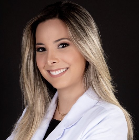 Dra. Débora Vilar