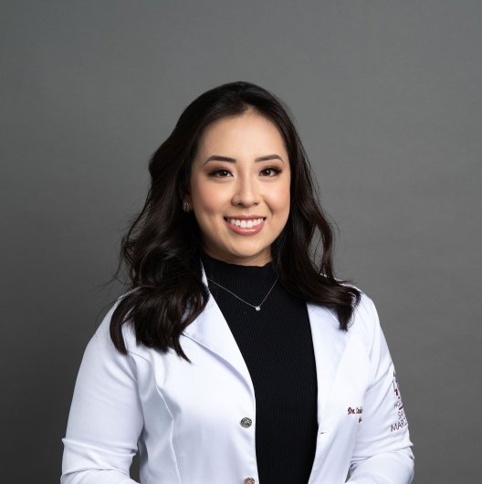 Dra. Caroline Yuki Hayashi