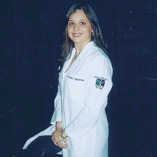 Dra. Ariane Silveira Lopes