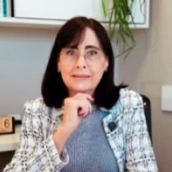 Dra. Claudia Bêda
