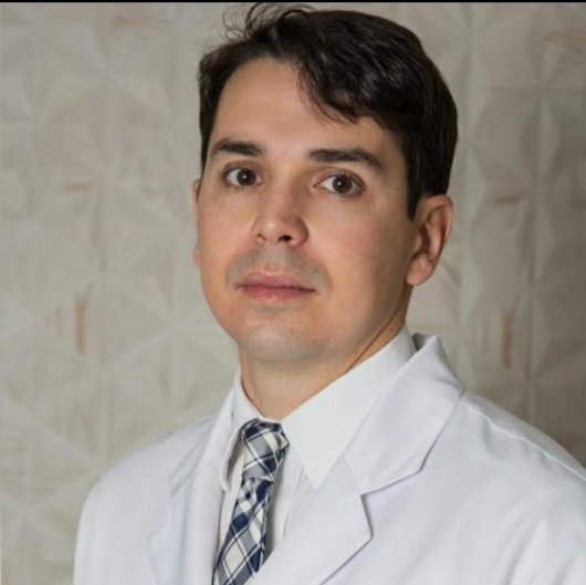 Dr. Gustavo Lara Rezende