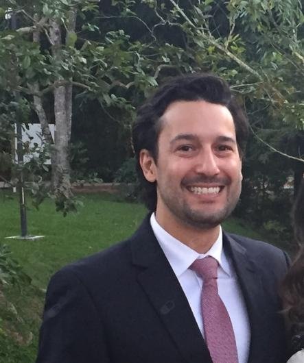 Dr. Emiliano Araújo