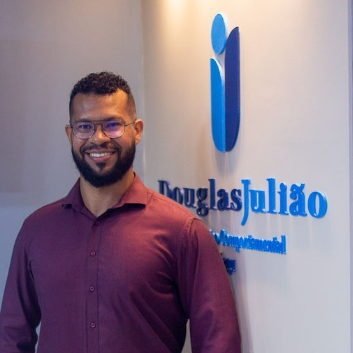 Dr. Douglas Julião da Silva