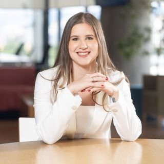 Dra. Caroline Casini