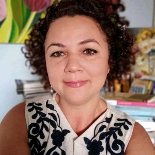 Dra. Suraia Oliveira Veloso Carneiro
