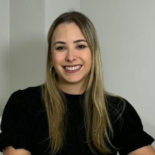 Dra. Evelyn de Almeida Guimarães