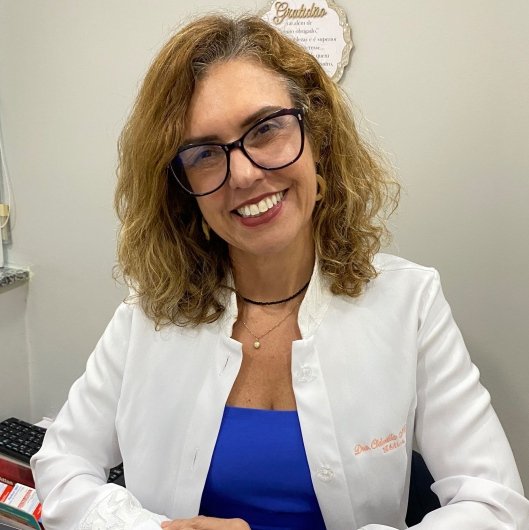 Dra. Cláudia Nogueira