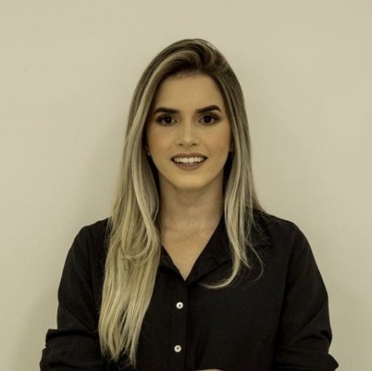 Dra. Tamires Coutinho