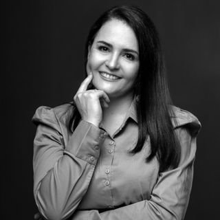 Dra. Elaine Resende