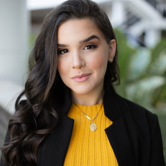 Dra. Amanda Carmo