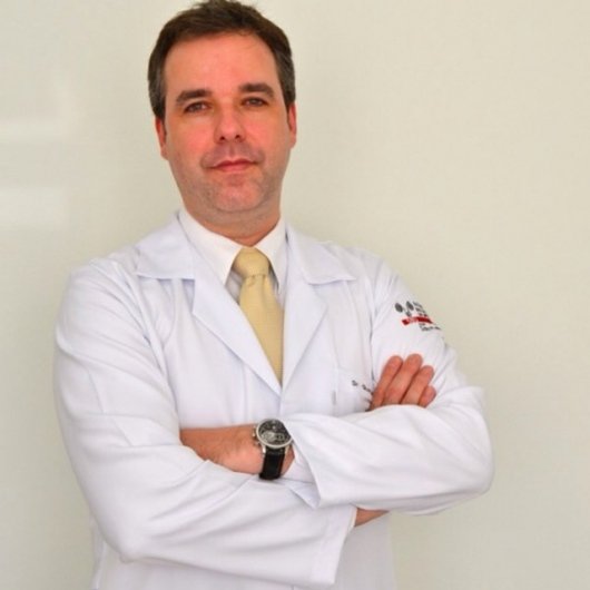 Dr. Gustavo Cuck