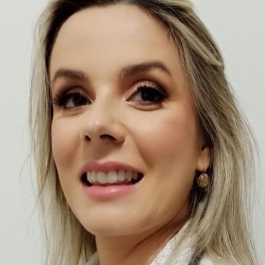 Dra. Andrea Contenças