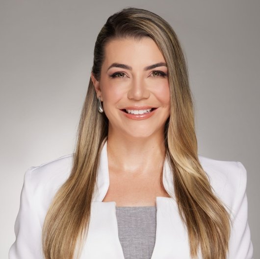 Dra. Lara Macedo
