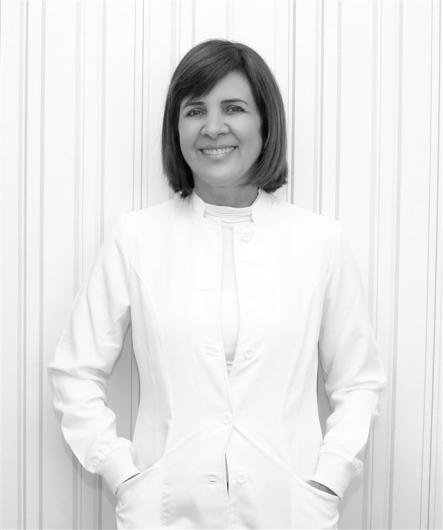 Dra. Júnia Cesar de Almeida Martins