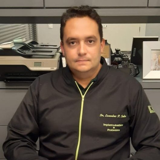 Dr. Leandro Peres Sales