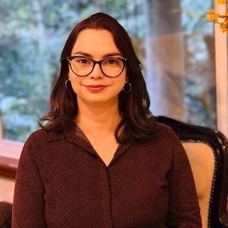 Dra. Laura Alves Fernandes de Menezes