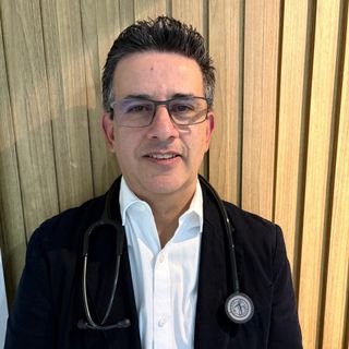Dr. Roberto Carneiro