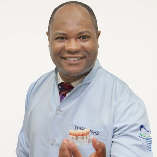 Dr. Moisés Almeida