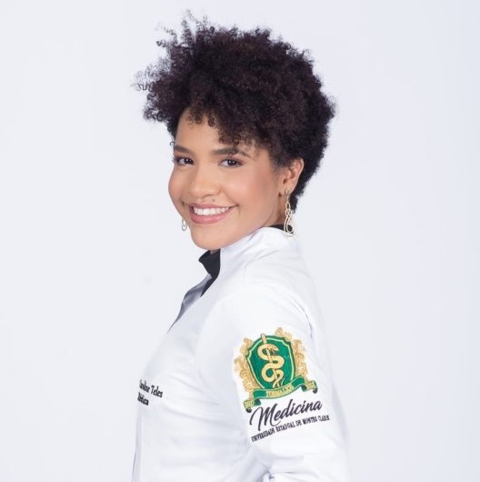 Dra. Caroline Teles