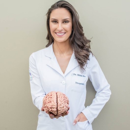 Dra. Bárbara Cristina Barros Paes